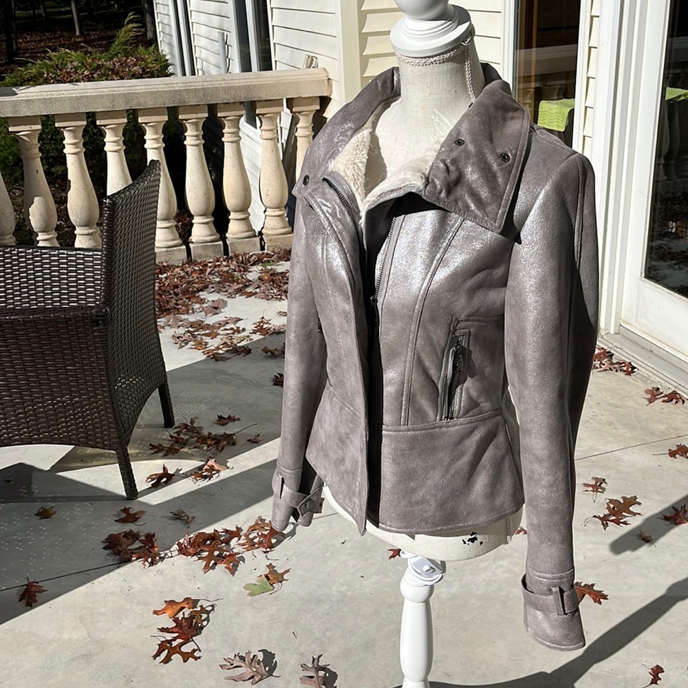 Via Spiga vegan fur faux leather lined coat with peplum hem snap cuffs full zip